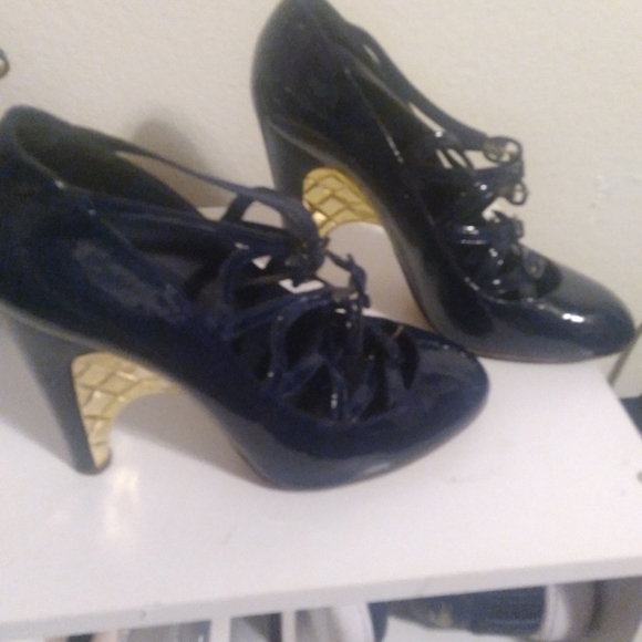 Heels - Picture 8 of 10